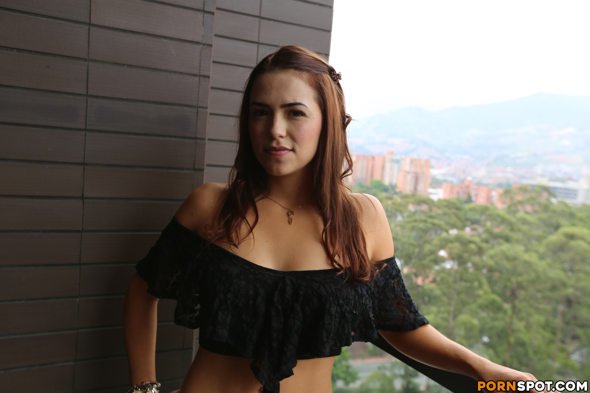 Bangbros 'La elegante Francy chupa y se la follan' protagonizando Francy (foto 1)
